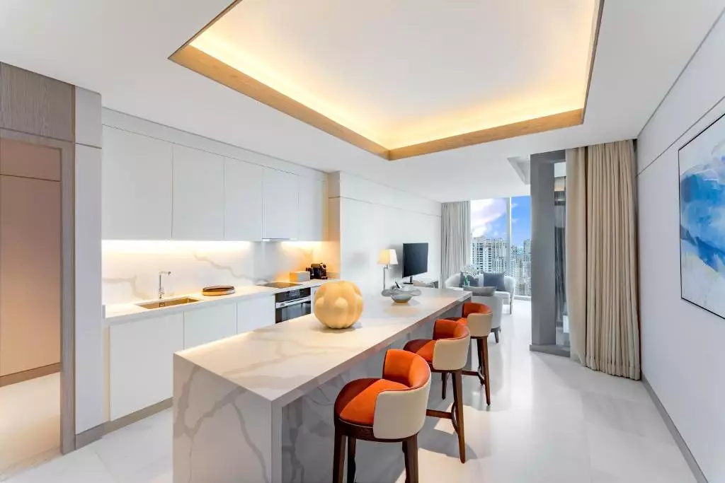 FIVE LUXE